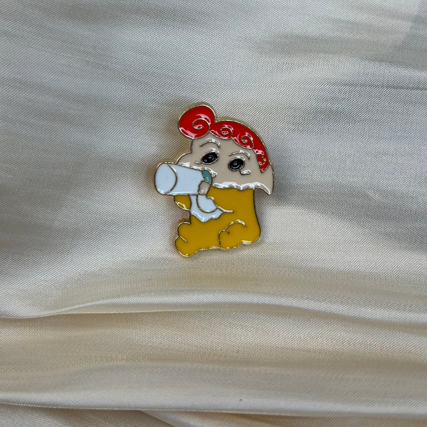 Crayon Shin-chan brooch